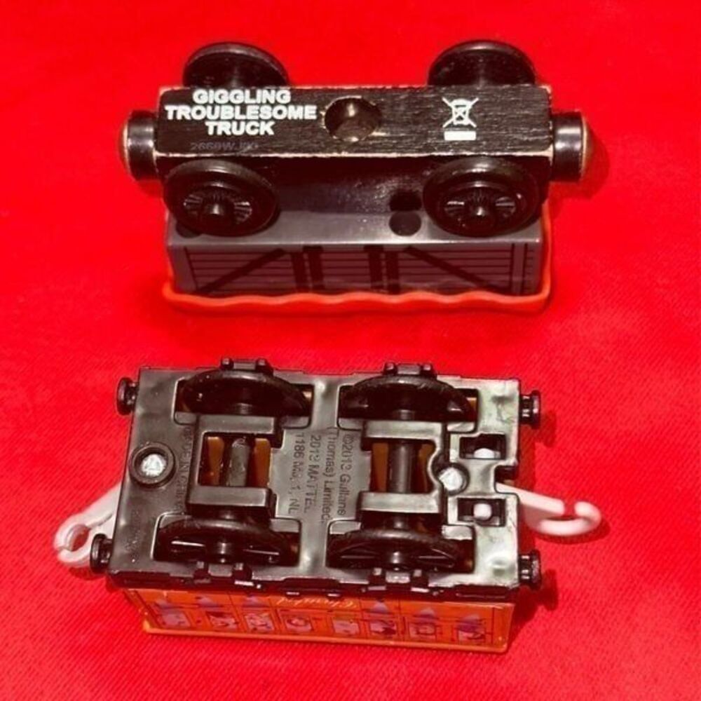 Thomas and Friends Railway CLARABEL & GIGGLING TROUBLESOME TRUCK - Picture 6 of 6